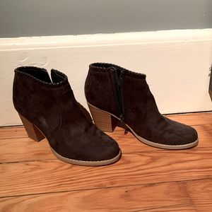 Black Dolce Vita booties with whip-stitching